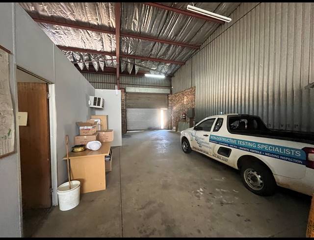 395M² WAREHOUSE TO LET IN SEBENZA